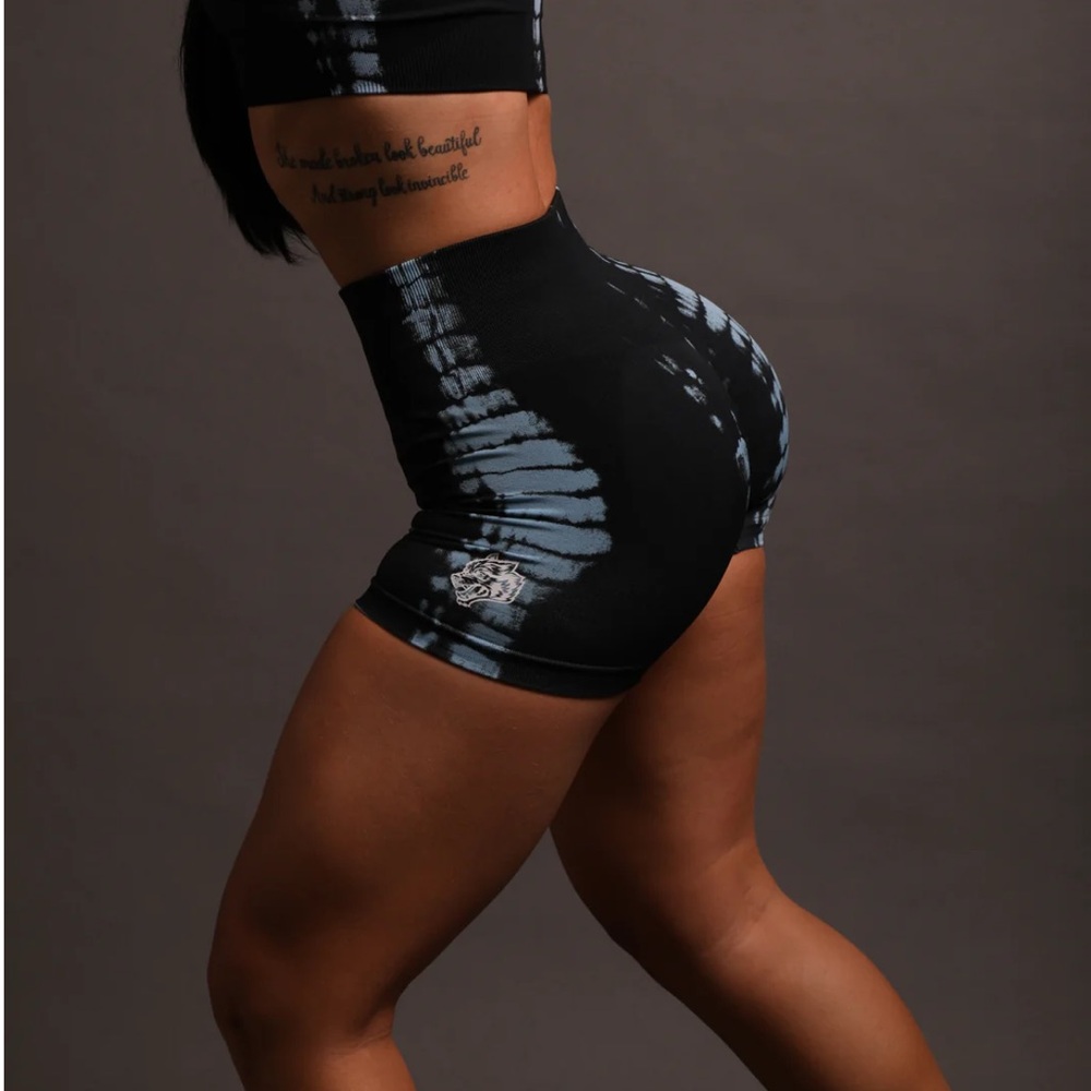 WOLVES FOREVER EVERSON SEAMLESS “SIERRA" SHORTS IN KITANA BLUE SERPENT